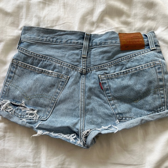 Levi’s blue wash denim shorts - Picture 3 of 3